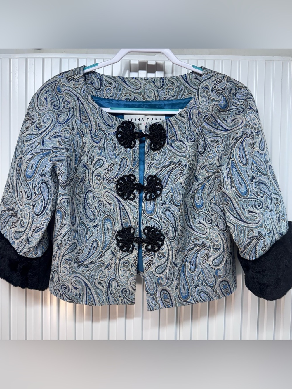 Trina Turk Blue Paisley jacquard Cropped Jacket with Black Trim size 4 glamour